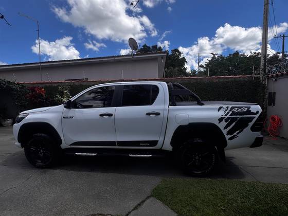TOYOTA HILUX 2.8 SR CHALLENGE 4X4 CD 16V DIESEL 4P AUTOMÁTICO